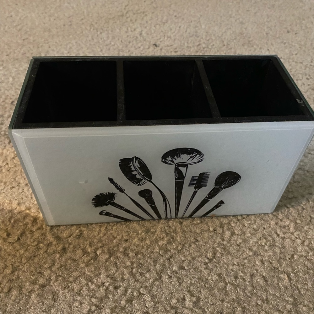 Make up brush organizer